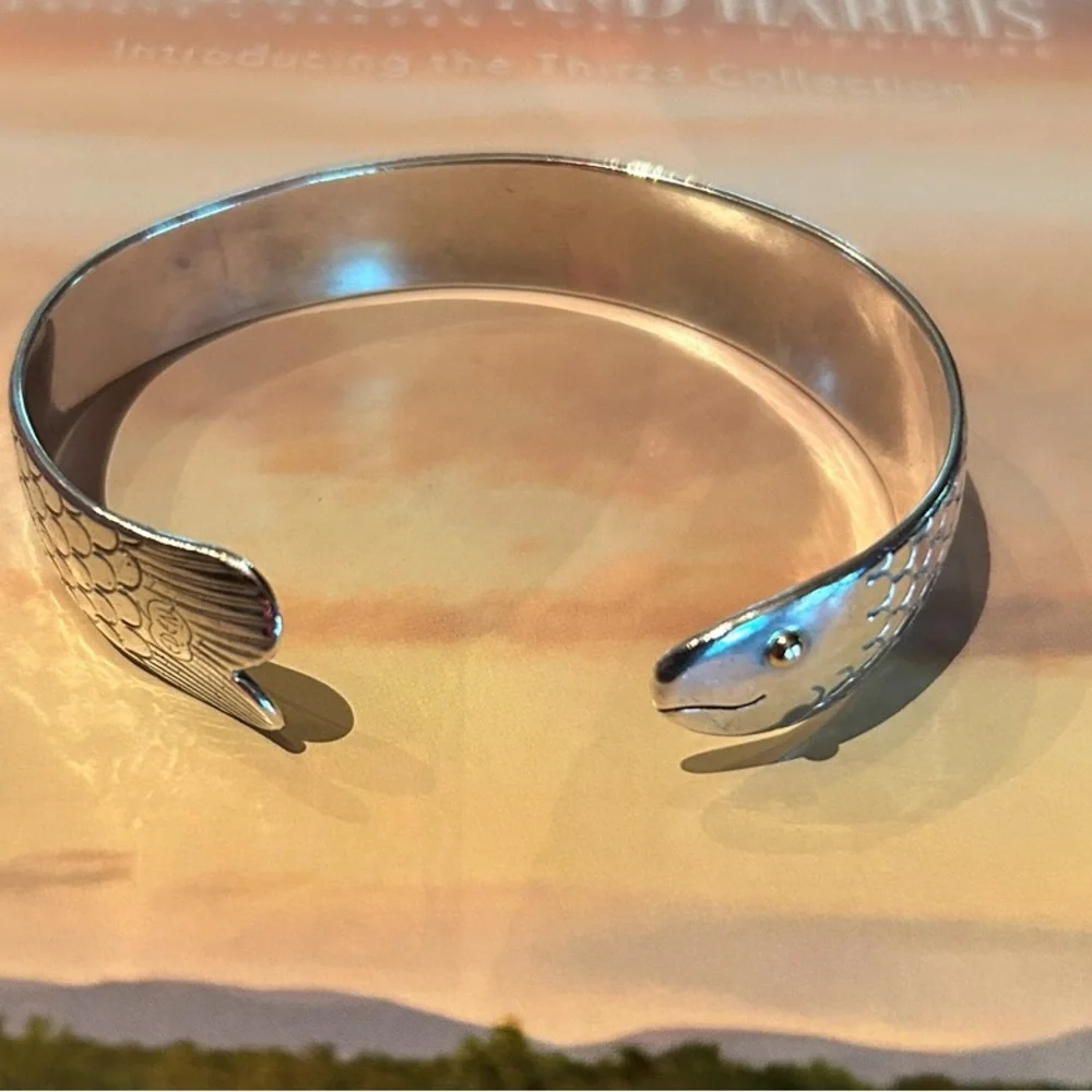 Silver Fish Design Bracelet - Picture 2 of 9